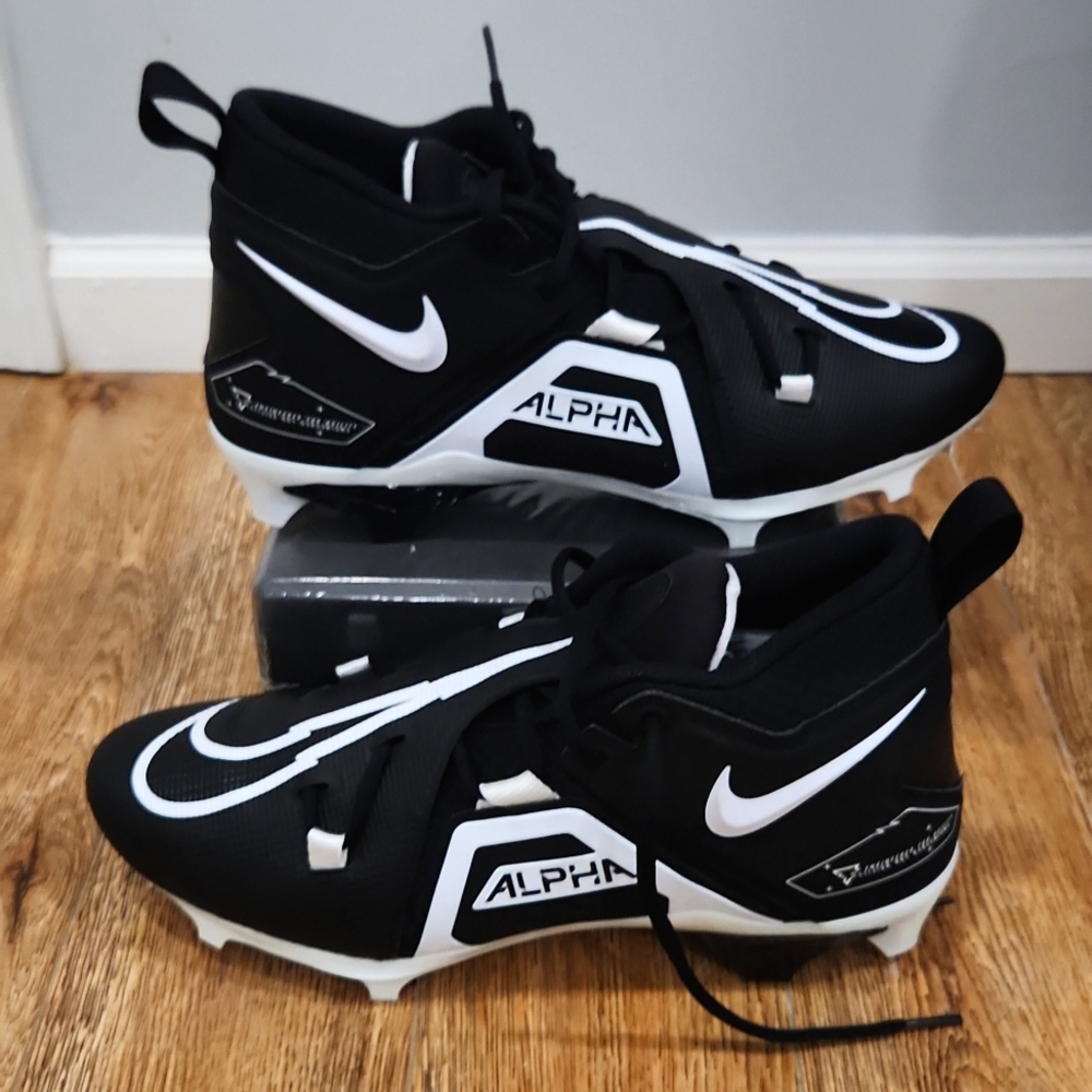 Mens football cleats